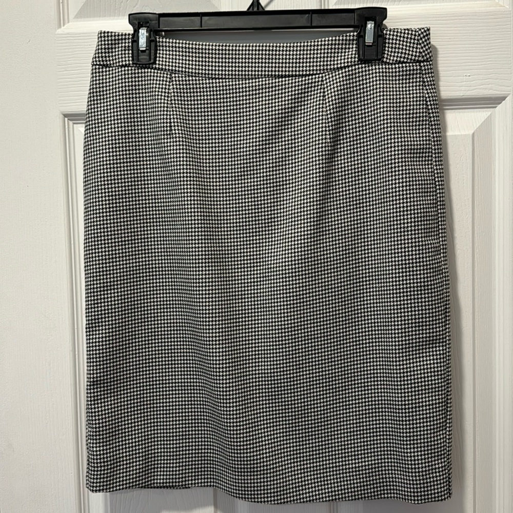 Reiss Women’s black/white houndstooth Perla skirt, size 6, never worn, no tags